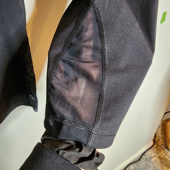 NWT Yogalicious black cropped mesh leggings. Size XL - Picture 3 of 16